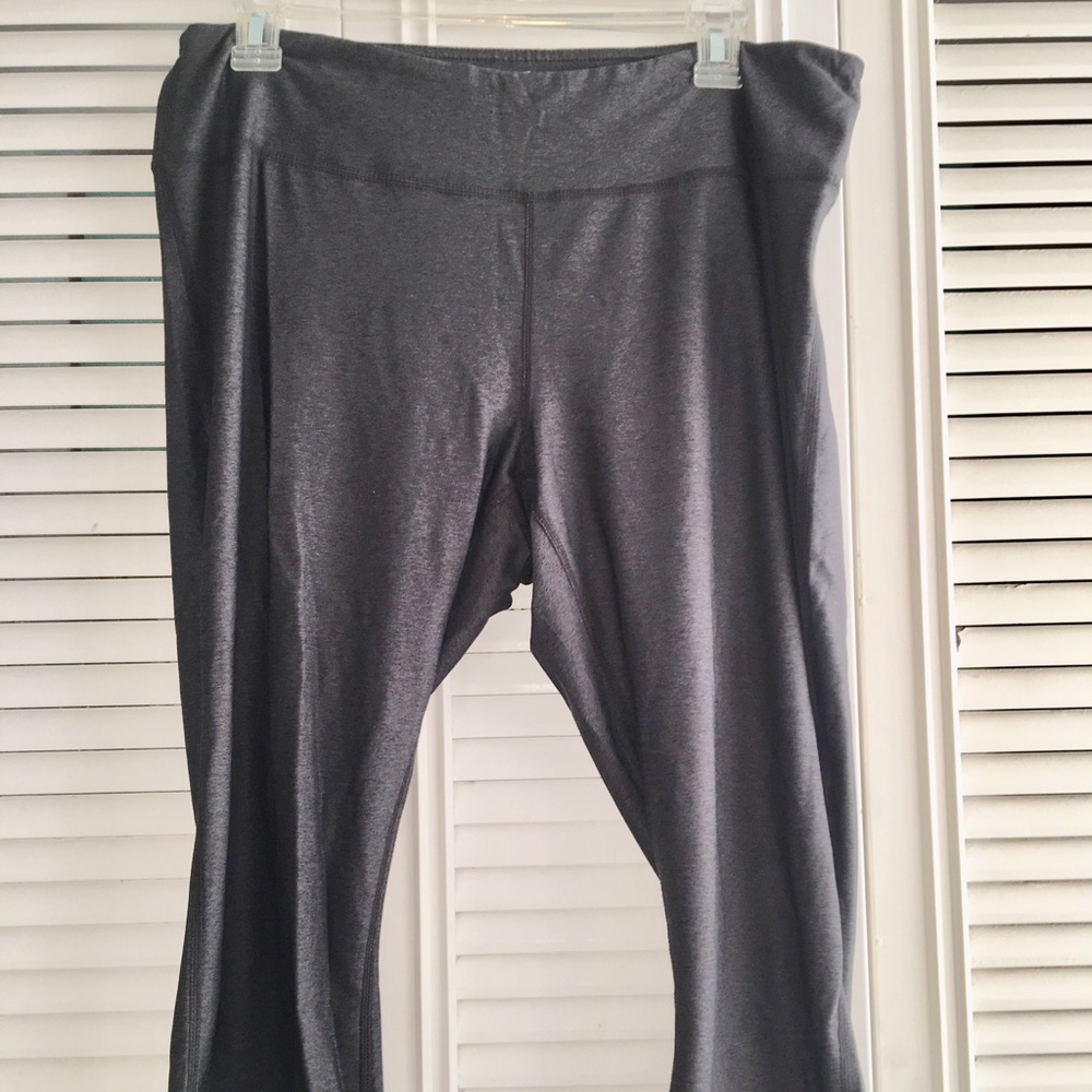 Zella gray crop leggings